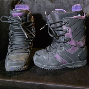Burton Sapphire Women's Black and Purple Snowboard Boots LIKE NEW